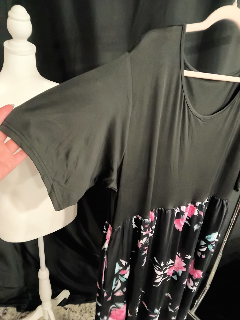 Black Short Sleeve Dress with Pink Floral Skirt NWT - Picture 2 of 6